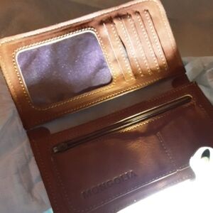 Gray And Brown Leather Wallet        Bin1